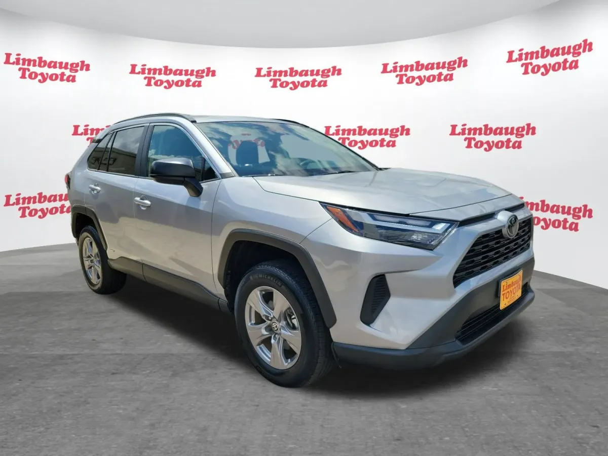 2025 Toyota RAV4 Hybrid LE thumbnail 16