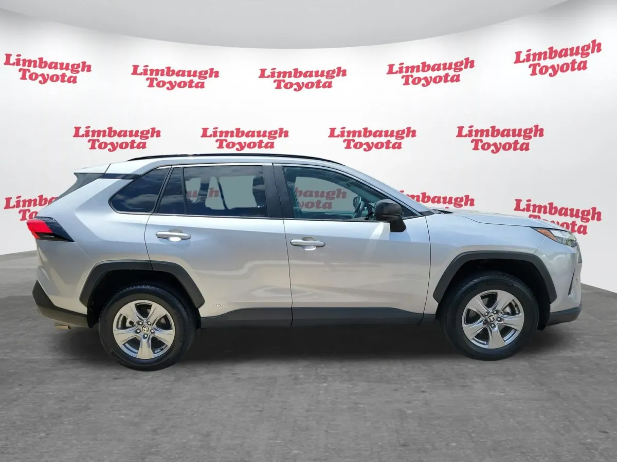2025 Toyota RAV4 Hybrid LE thumbnail 19