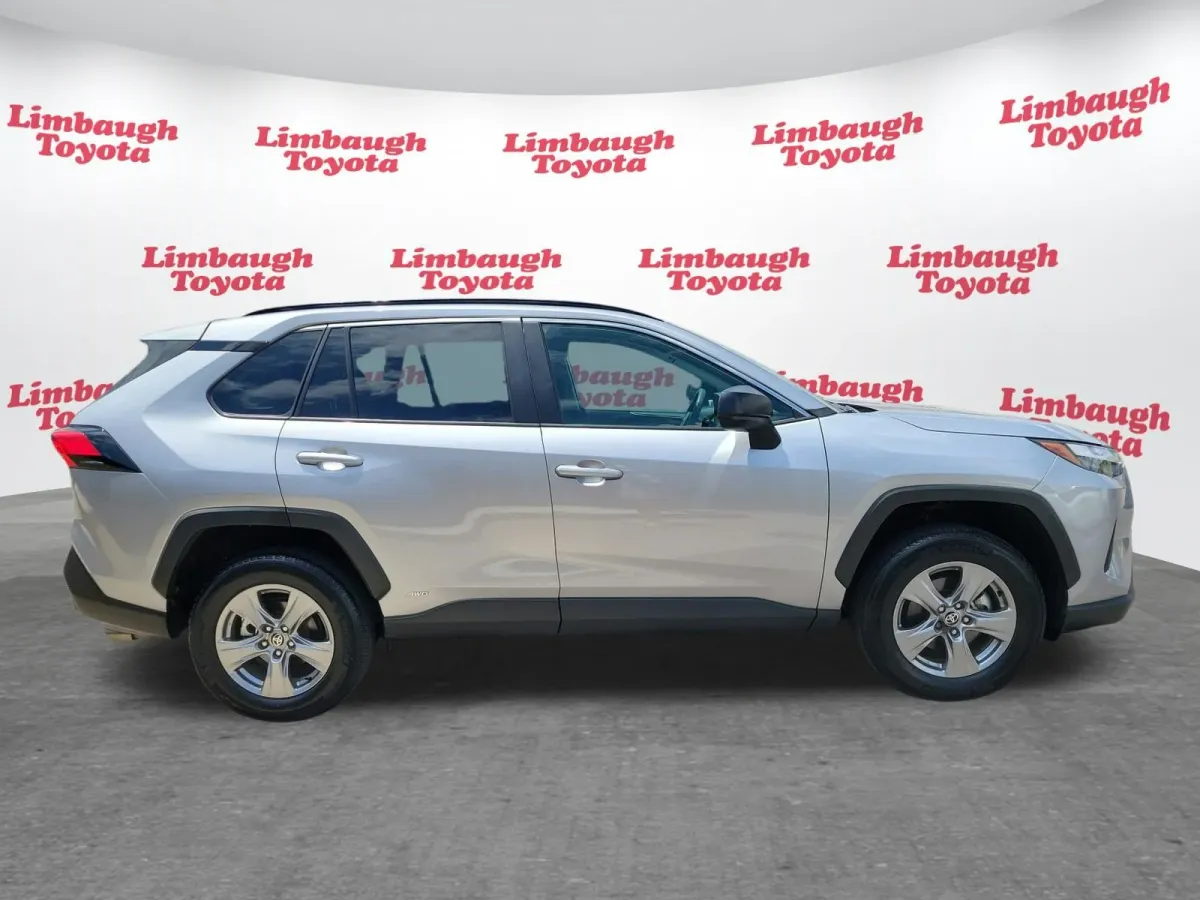 2025 Toyota RAV4 Hybrid LE thumbnail 2