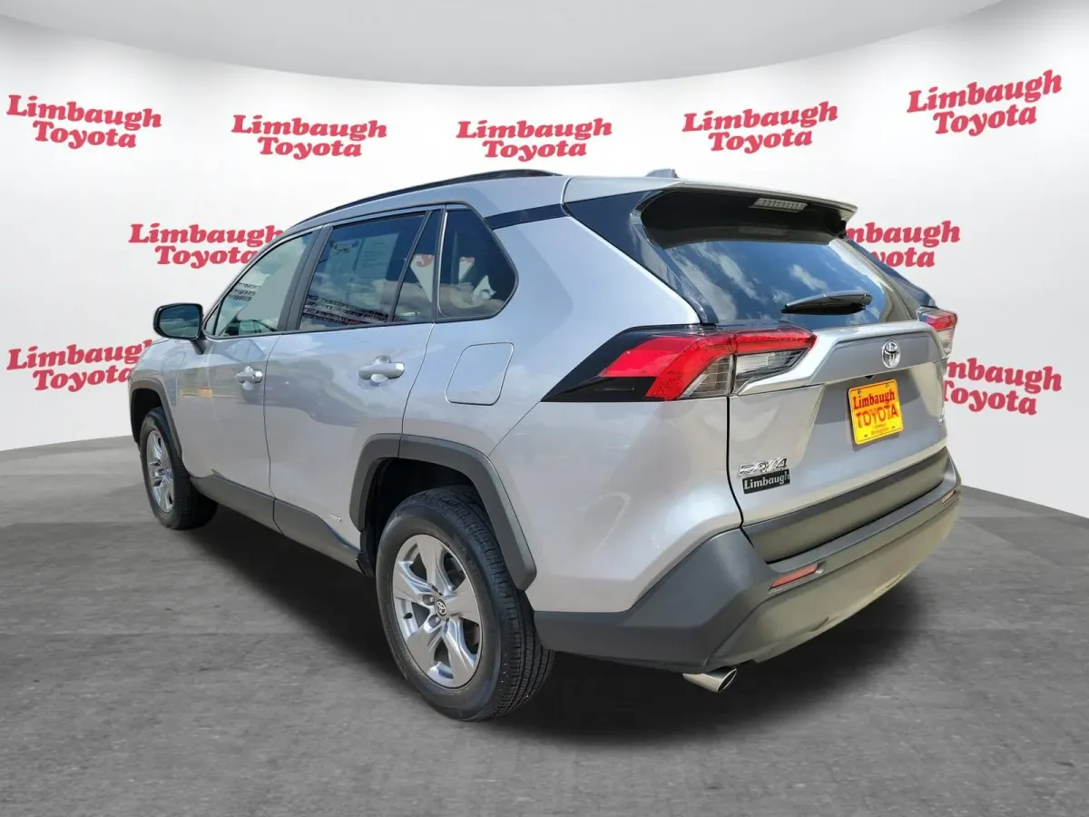 2025 Toyota RAV4 Hybrid LE thumbnail 22