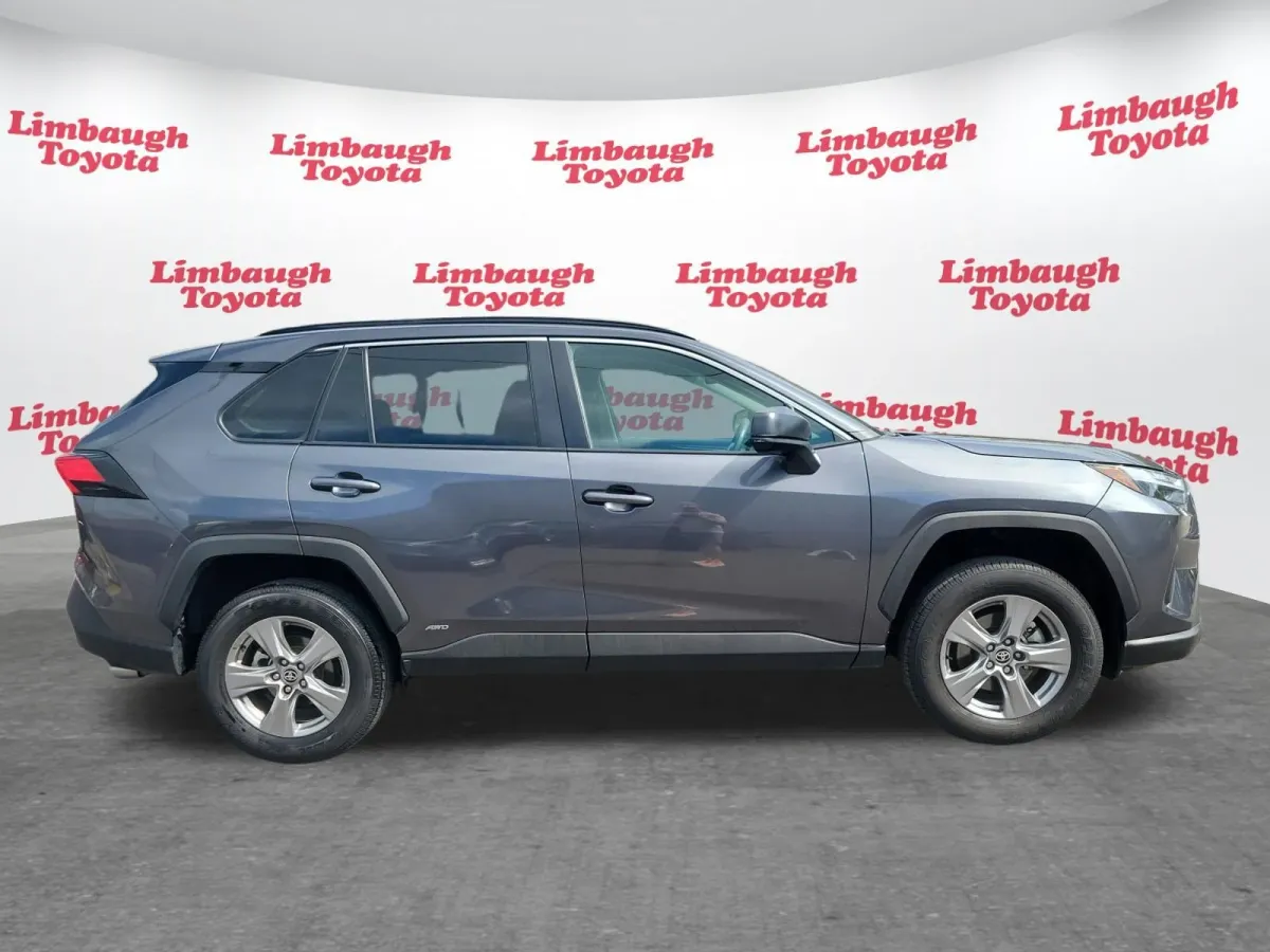 2025 Toyota RAV4 Hybrid LE thumbnail 2