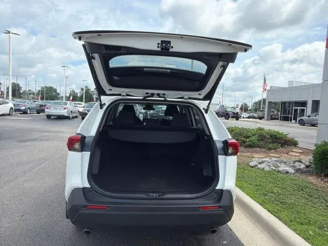 2025 Toyota RAV4 Hybrid LE thumbnail 13