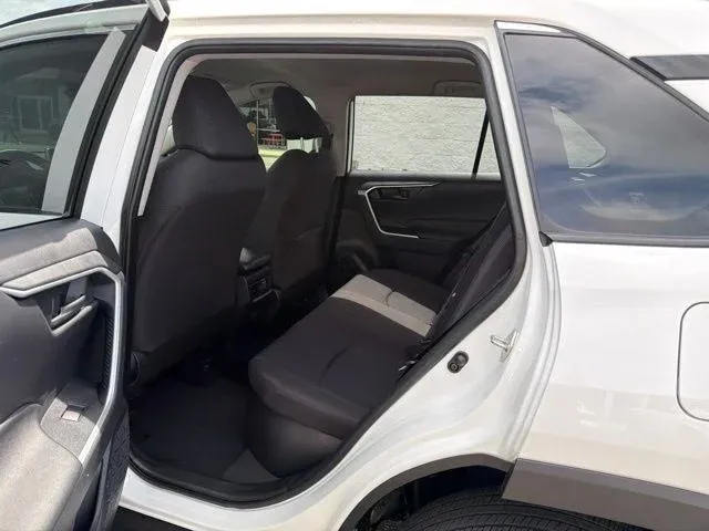 2025 Toyota RAV4 Hybrid LE thumbnail 19