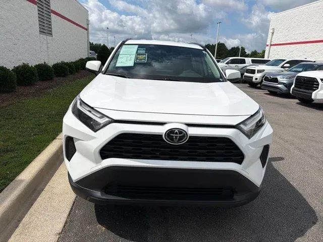 2025 Toyota RAV4 Hybrid LE thumbnail 2