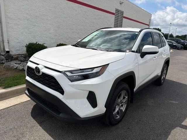 2025 Toyota RAV4 Hybrid LE thumbnail 3