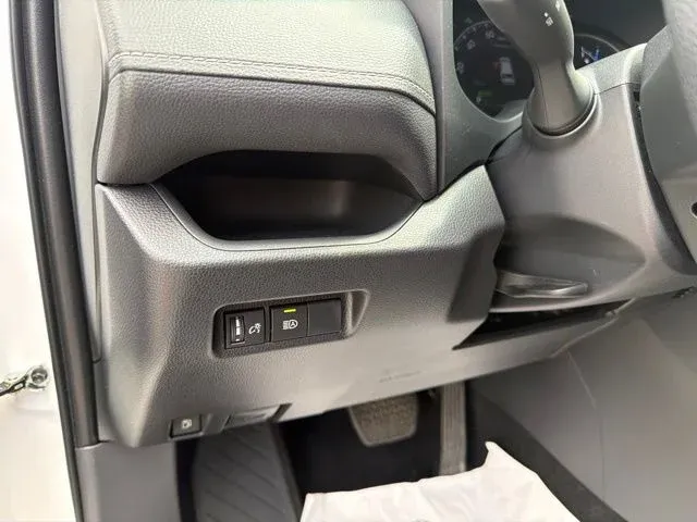 2025 Toyota RAV4 Hybrid LE thumbnail 30