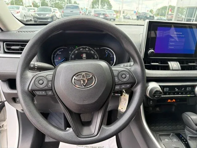 2025 Toyota RAV4 Hybrid LE thumbnail 31
