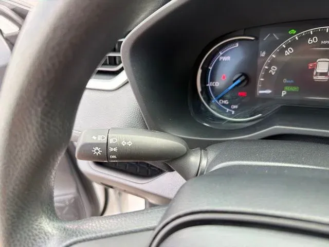 2025 Toyota RAV4 Hybrid LE thumbnail 33
