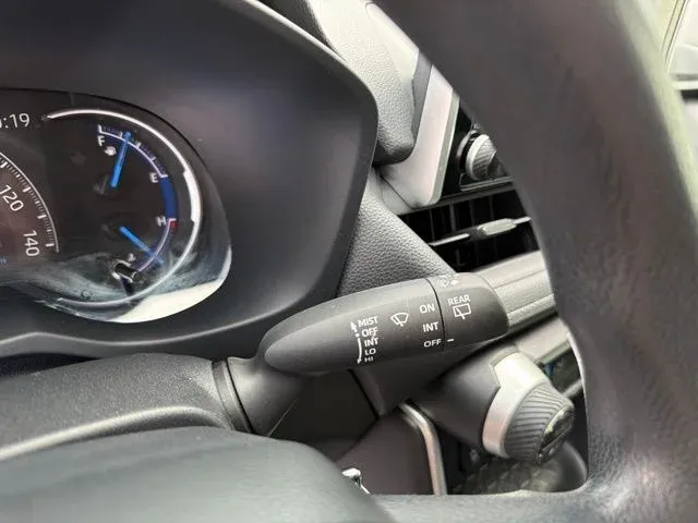 2025 Toyota RAV4 Hybrid LE thumbnail 34