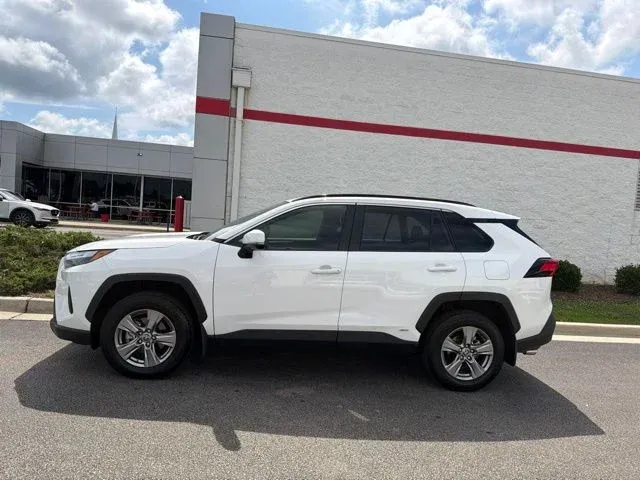2025 Toyota RAV4 Hybrid LE thumbnail 4