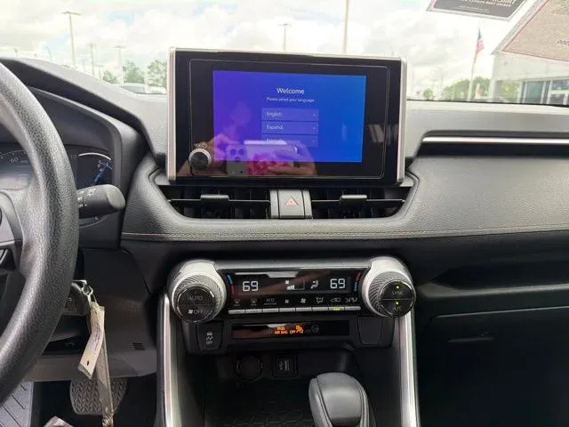 2025 Toyota RAV4 Hybrid LE thumbnail 42