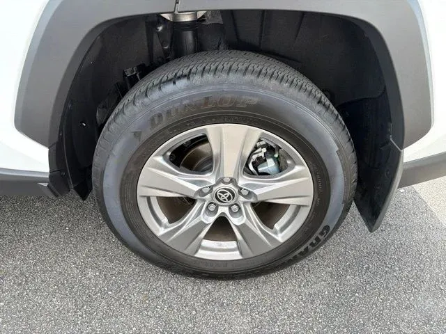 2025 Toyota RAV4 Hybrid LE thumbnail 6