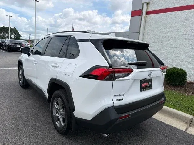 2025 Toyota RAV4 Hybrid LE thumbnail 7