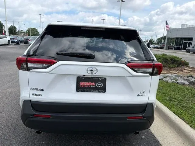 2025 Toyota RAV4 Hybrid LE thumbnail 8