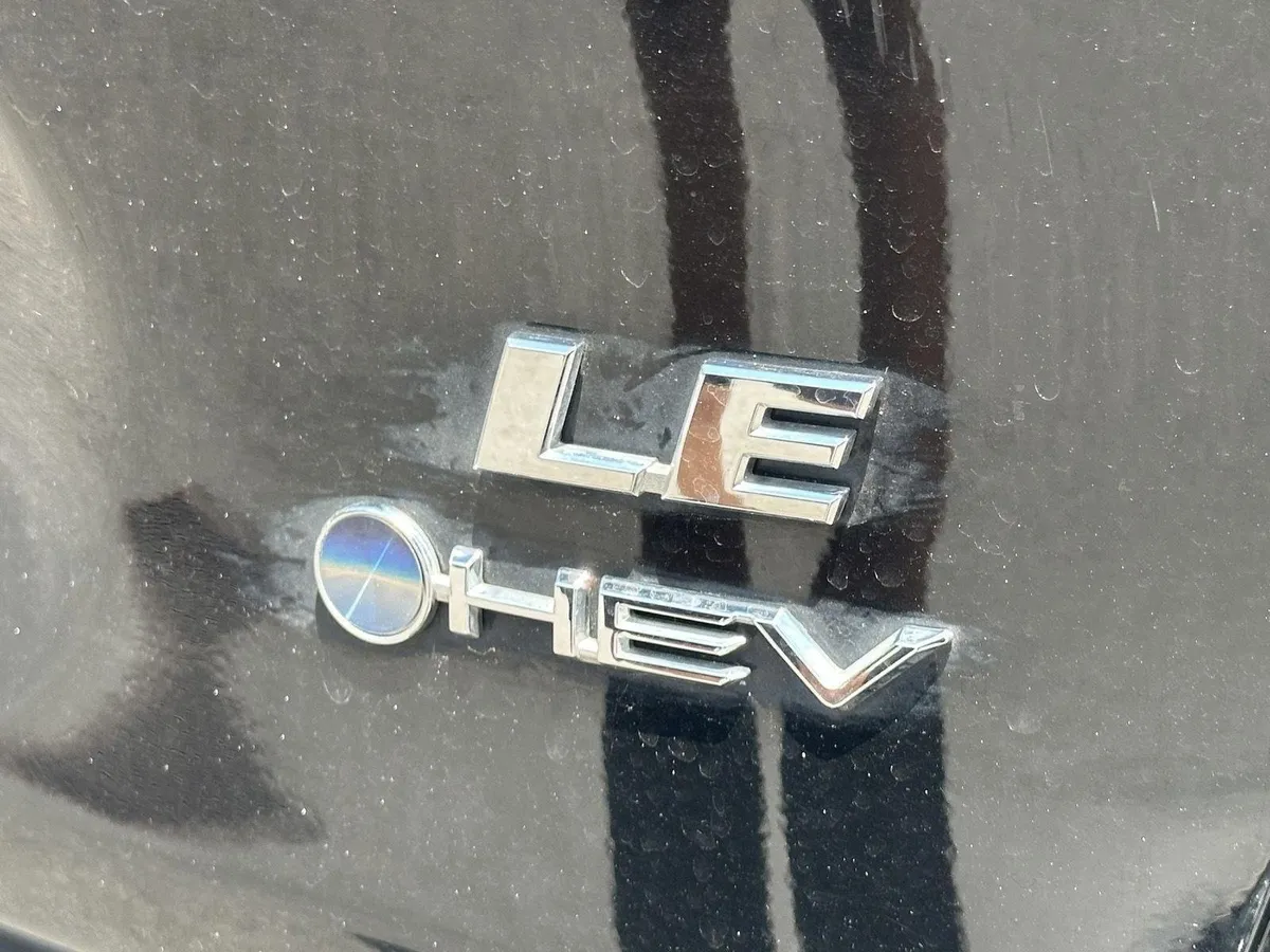 2025 Toyota RAV4 Hybrid LE thumbnail 10