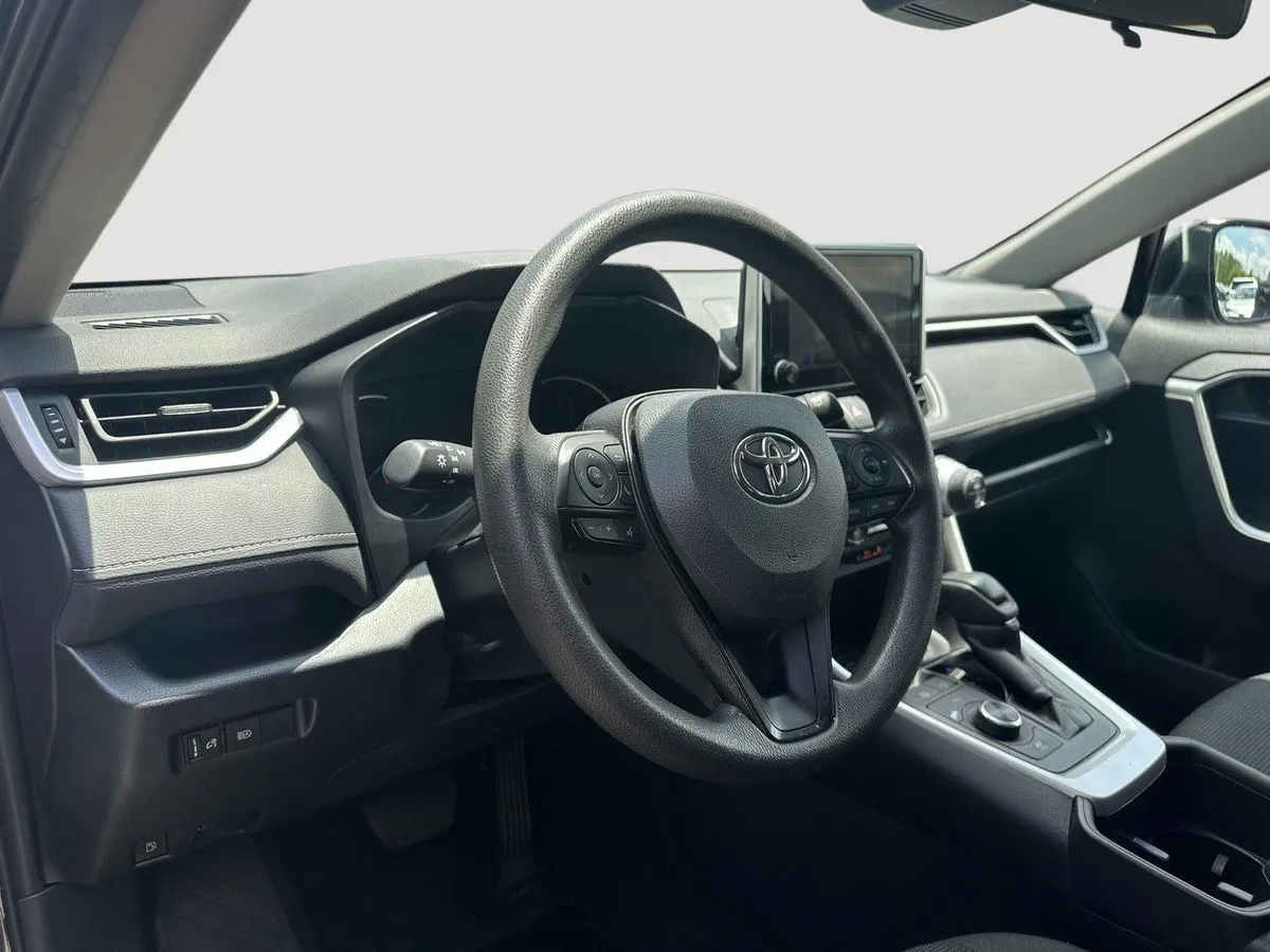 2025 Toyota RAV4 Hybrid LE thumbnail 11