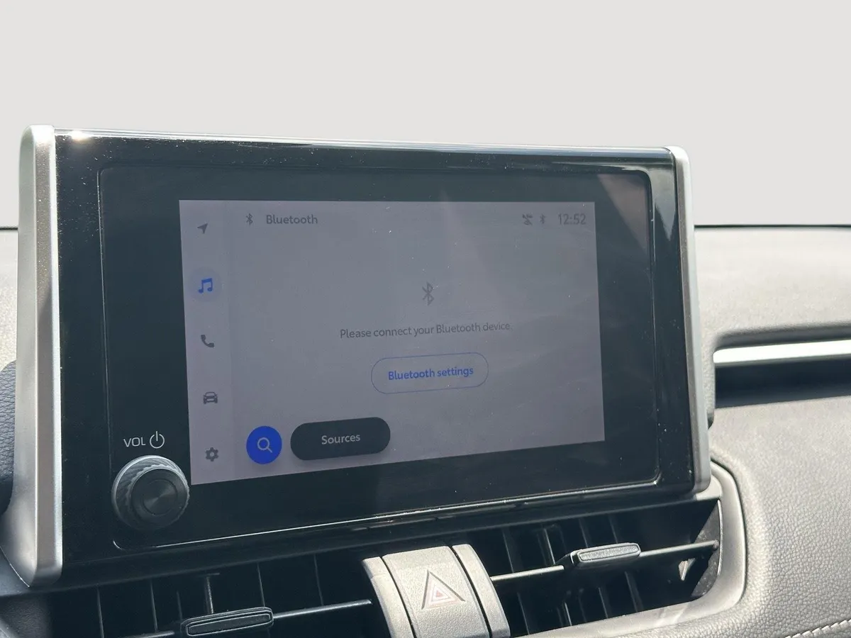 2025 Toyota RAV4 Hybrid LE thumbnail 12