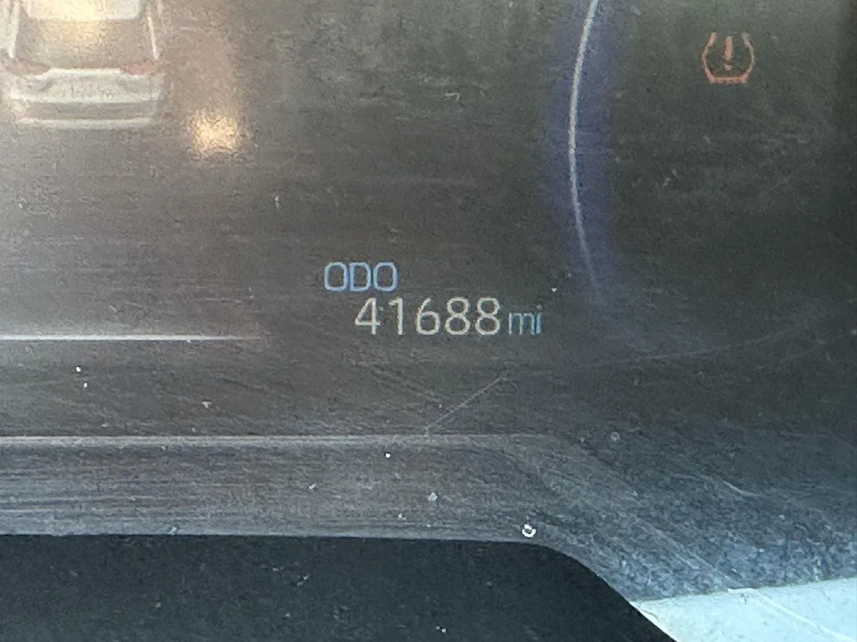 2025 Toyota RAV4 Hybrid LE thumbnail 14
