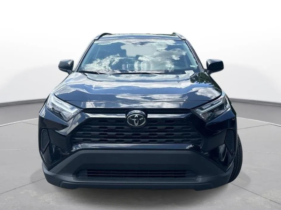 2025 Toyota RAV4 Hybrid LE thumbnail 3