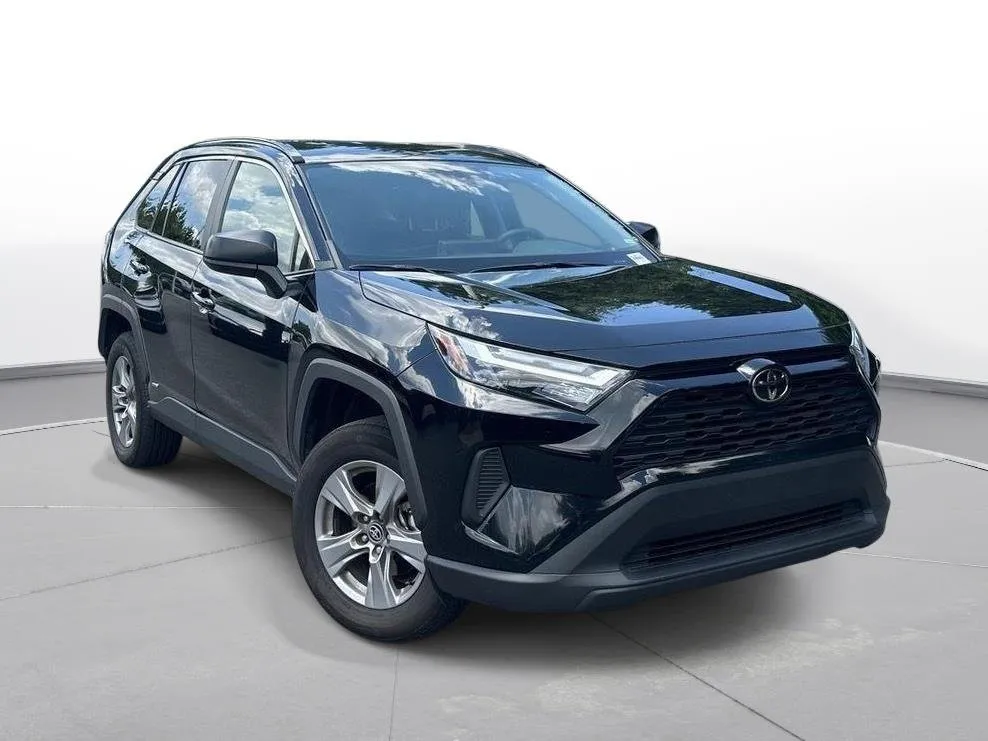 2025 Toyota RAV4 Hybrid LE thumbnail 4