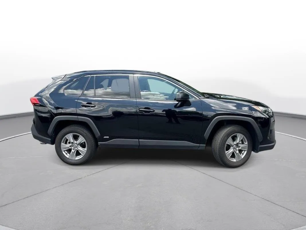 2025 Toyota RAV4 Hybrid LE thumbnail 5