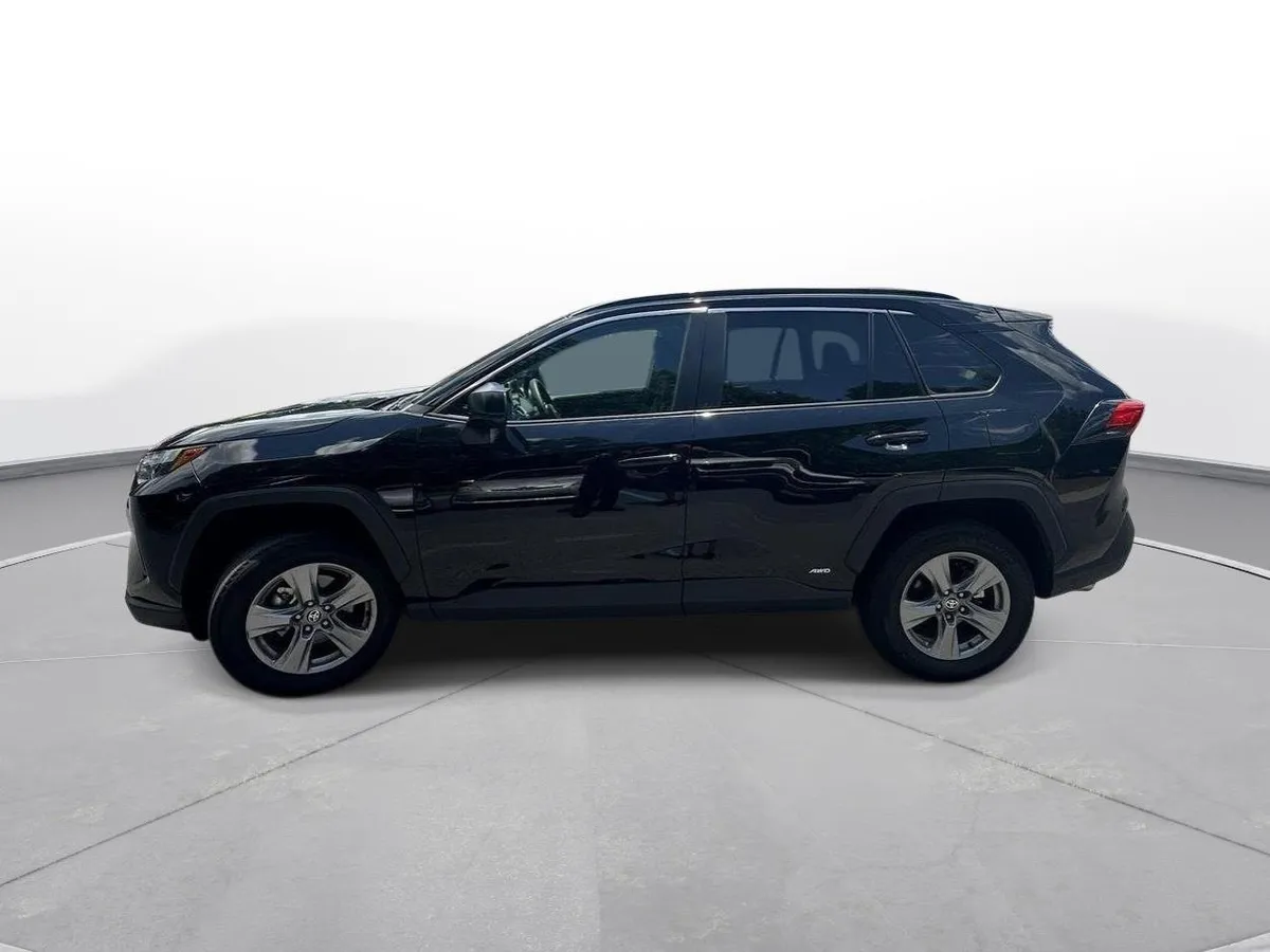 2025 Toyota RAV4 Hybrid LE thumbnail 9