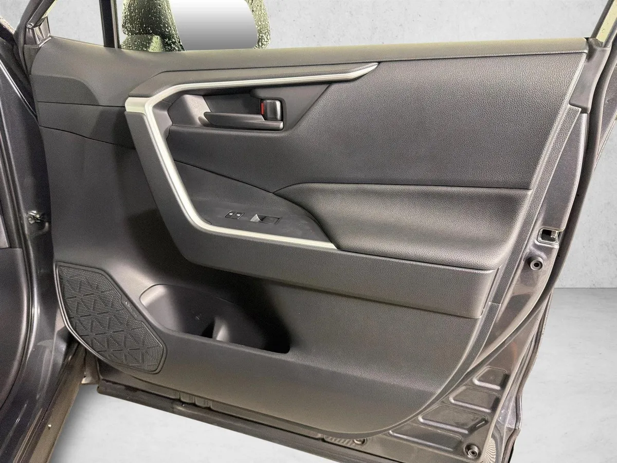 2025 Toyota RAV4 Hybrid LE thumbnail 14