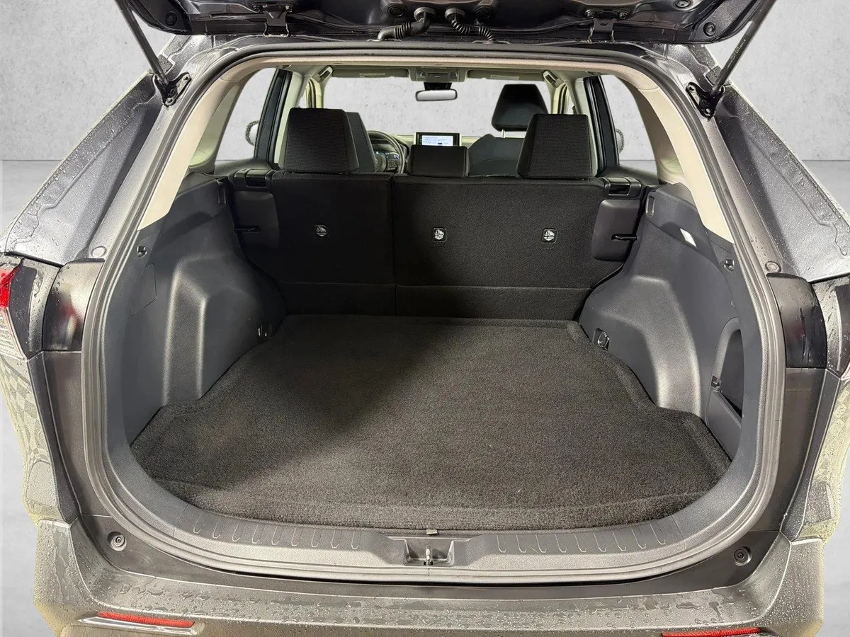 2025 Toyota RAV4 Hybrid LE thumbnail 18