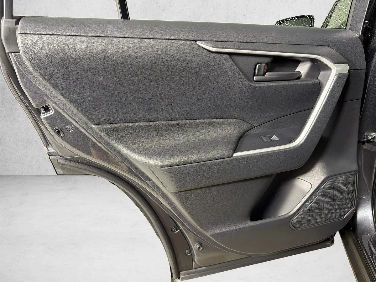 2025 Toyota RAV4 Hybrid LE thumbnail 21