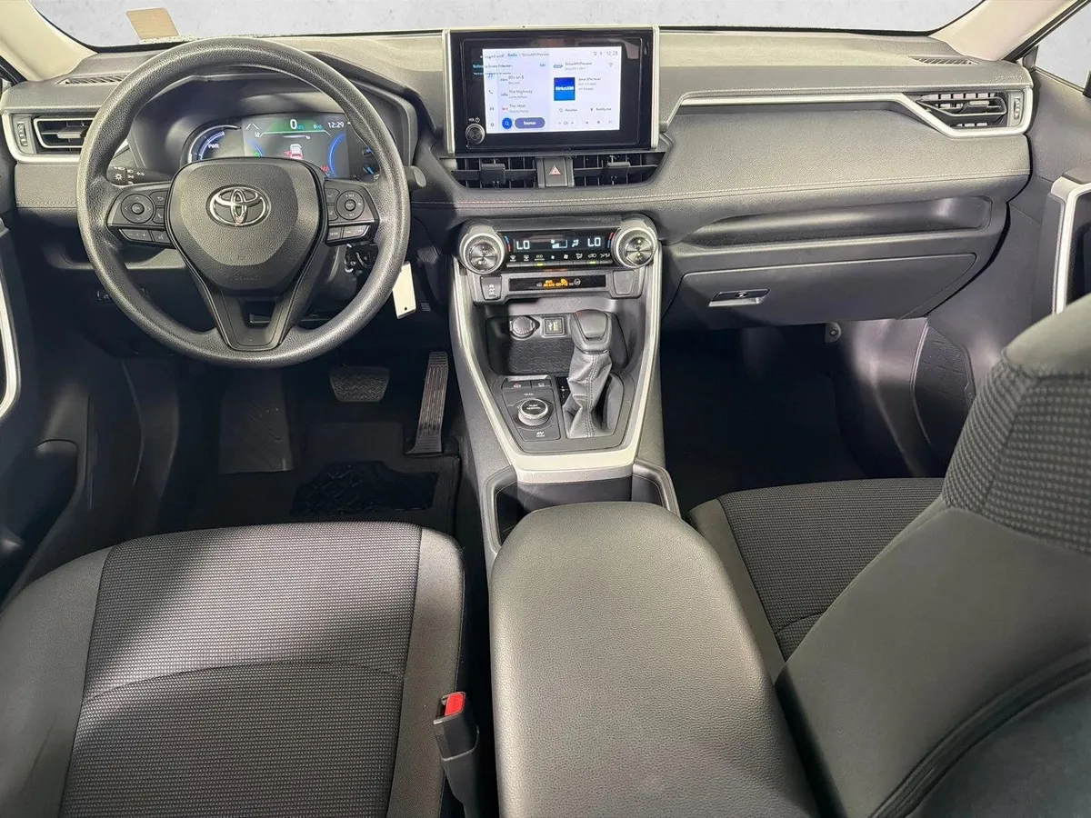 2025 Toyota RAV4 Hybrid LE thumbnail 22