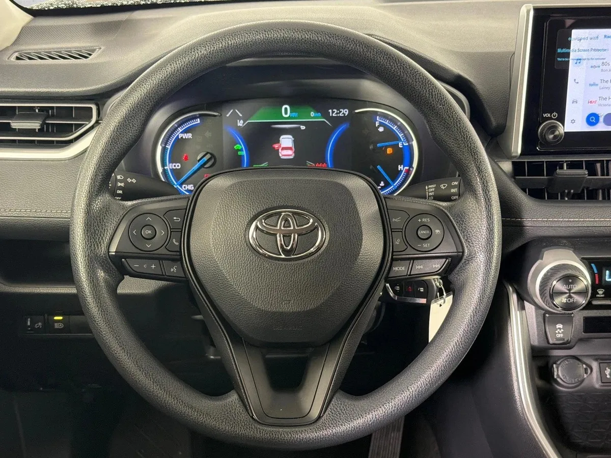 2025 Toyota RAV4 Hybrid LE thumbnail 23