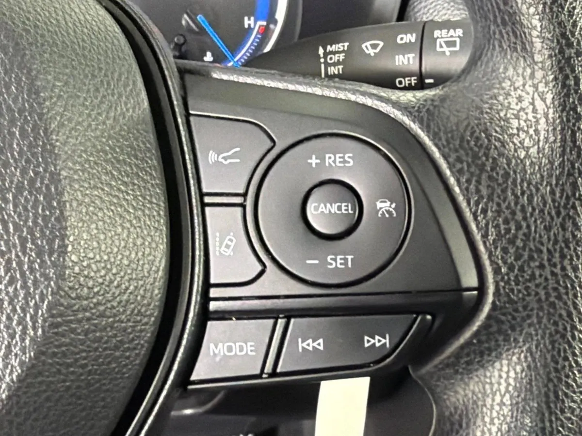 2025 Toyota RAV4 Hybrid LE thumbnail 25