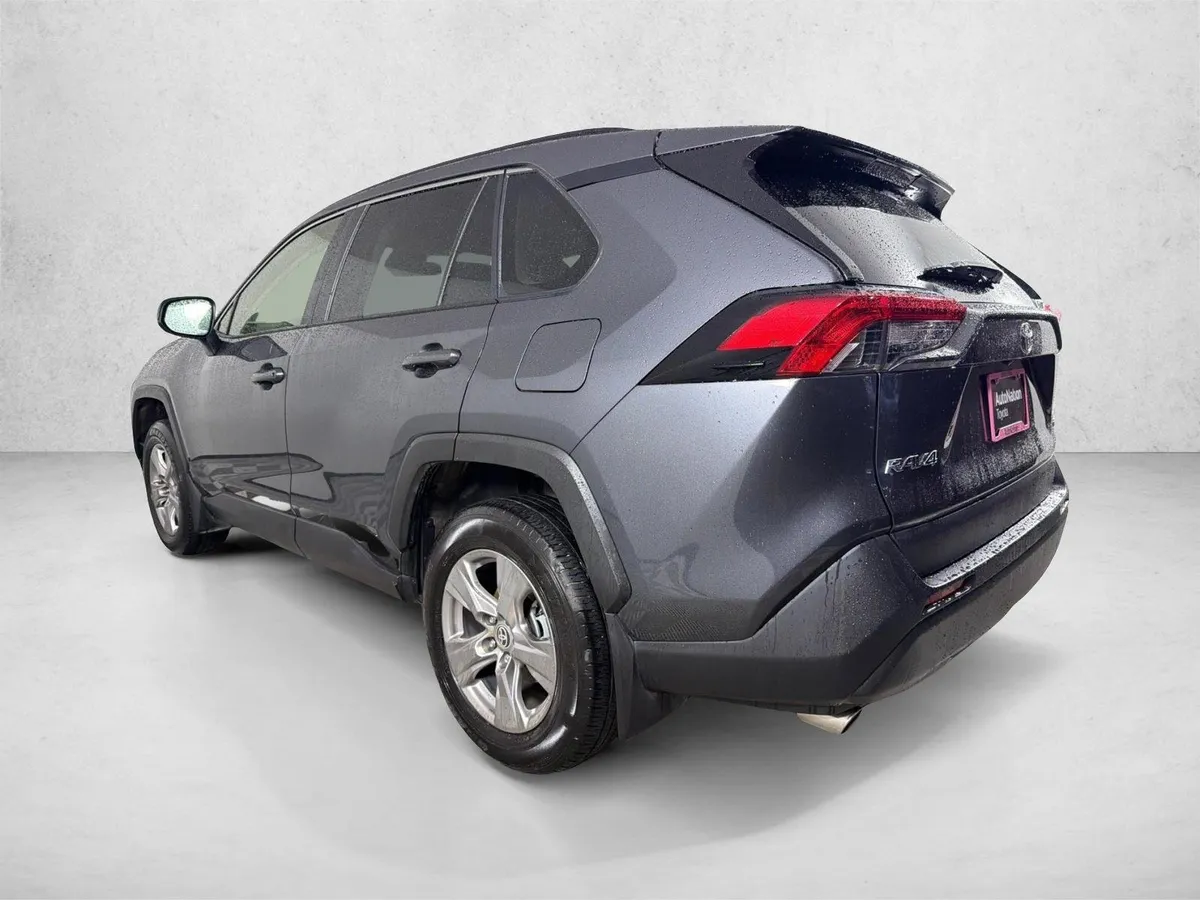 2025 Toyota RAV4 Hybrid LE thumbnail 5