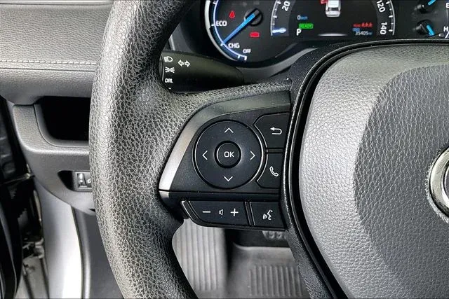 2025 Toyota RAV4 Hybrid LE thumbnail 10