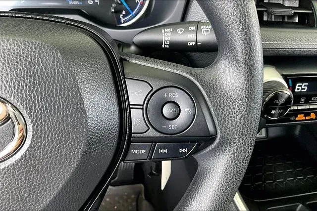 2025 Toyota RAV4 Hybrid LE thumbnail 11