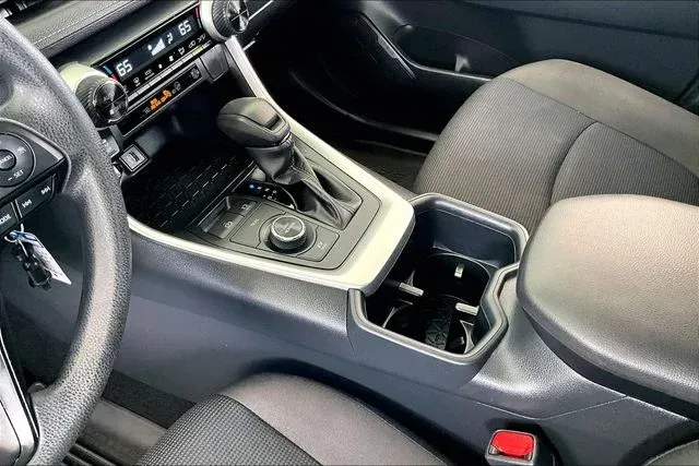2025 Toyota RAV4 Hybrid LE thumbnail 15
