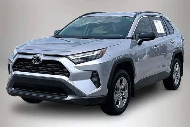 2025 Toyota RAV4 Hybrid LE thumbnail 2