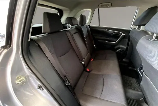 2025 Toyota RAV4 Hybrid LE thumbnail 20