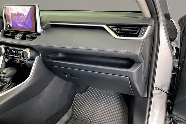 2025 Toyota RAV4 Hybrid LE thumbnail 21