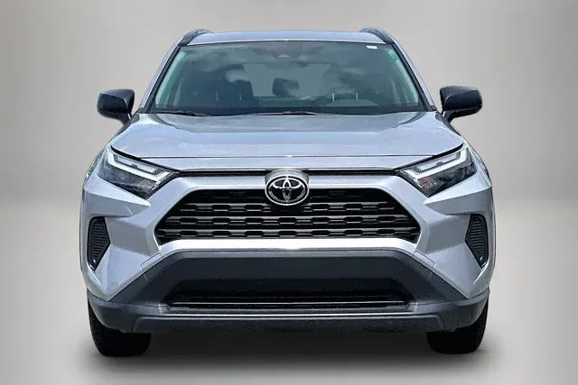 2025 Toyota RAV4 Hybrid LE thumbnail 3