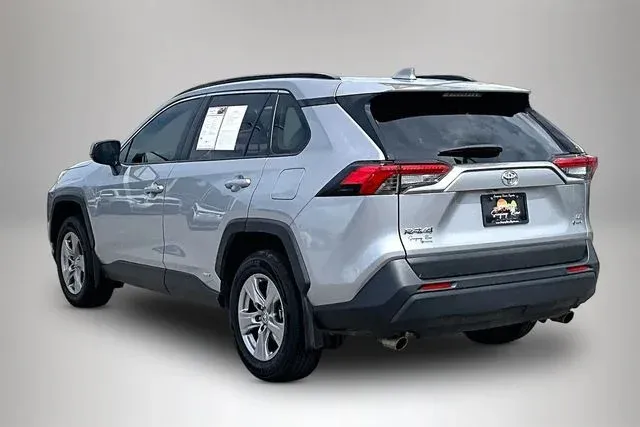 2025 Toyota RAV4 Hybrid LE thumbnail 4