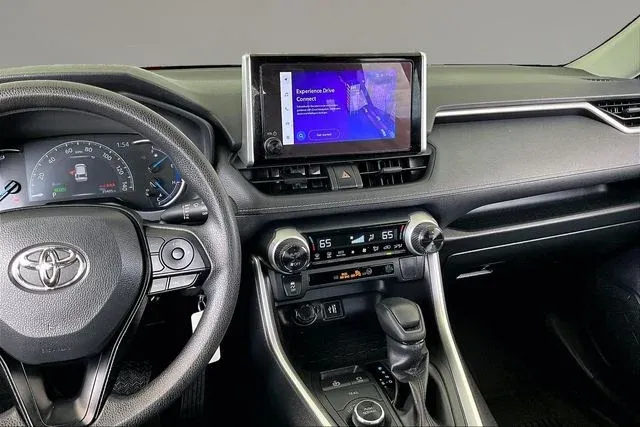 2025 Toyota RAV4 Hybrid LE thumbnail 9