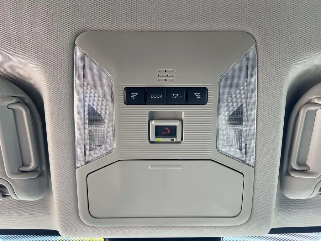 2025 Toyota RAV4 Hybrid Woodland Edition thumbnail 21