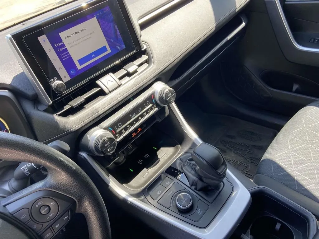 2025 Toyota RAV4 Hybrid Woodland Edition thumbnail 24