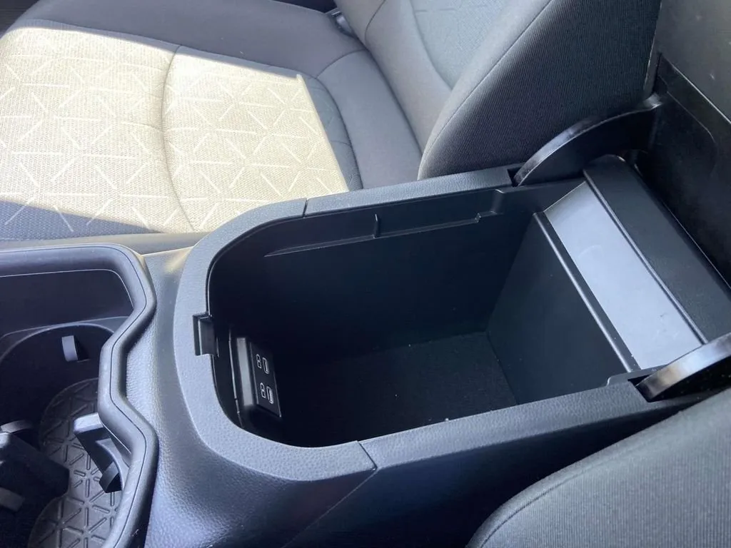 2025 Toyota RAV4 Hybrid Woodland Edition thumbnail 25