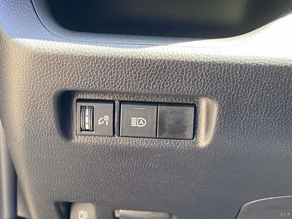 2025 Toyota RAV4 Hybrid Woodland Edition thumbnail 27