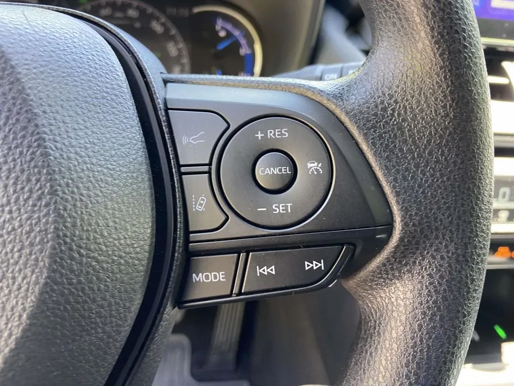 2025 Toyota RAV4 Hybrid Woodland Edition thumbnail 33