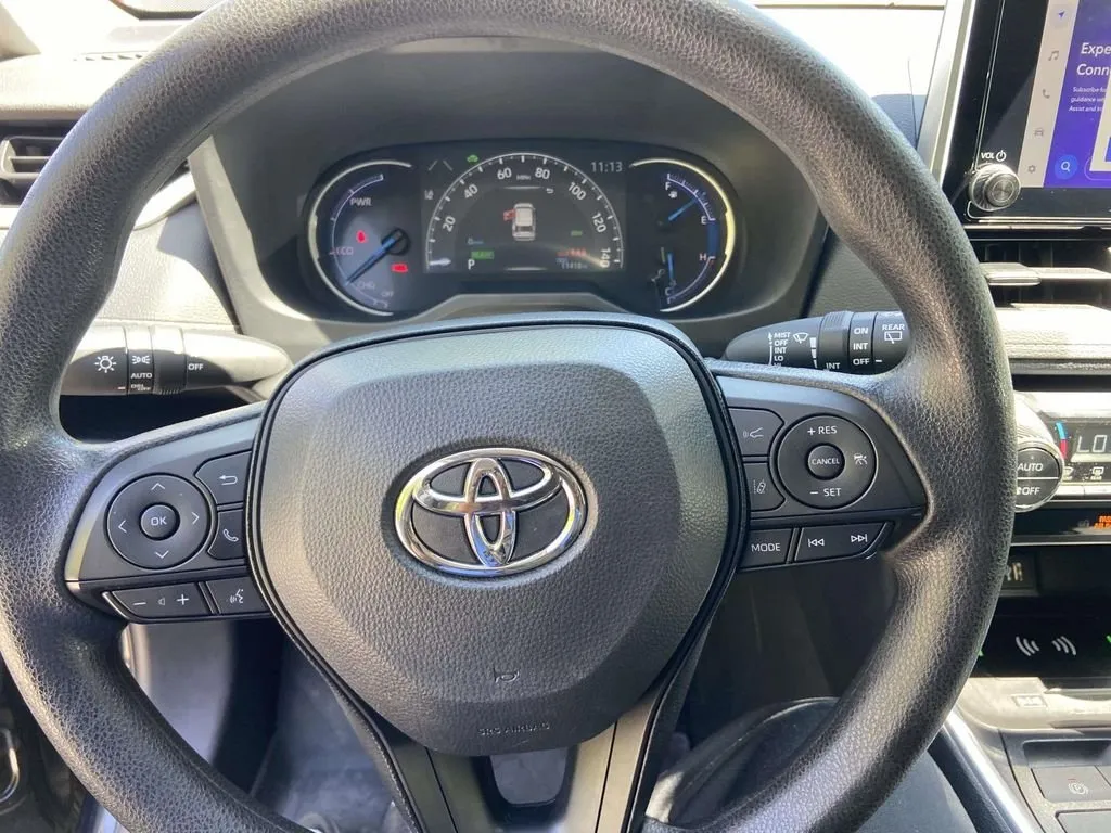 2025 Toyota RAV4 Hybrid Woodland Edition thumbnail 34