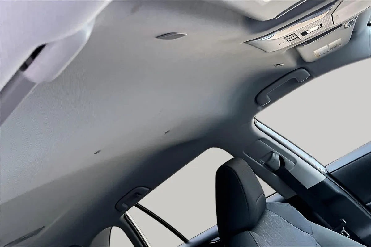 2025 Toyota RAV4 Hybrid XLE thumbnail 14