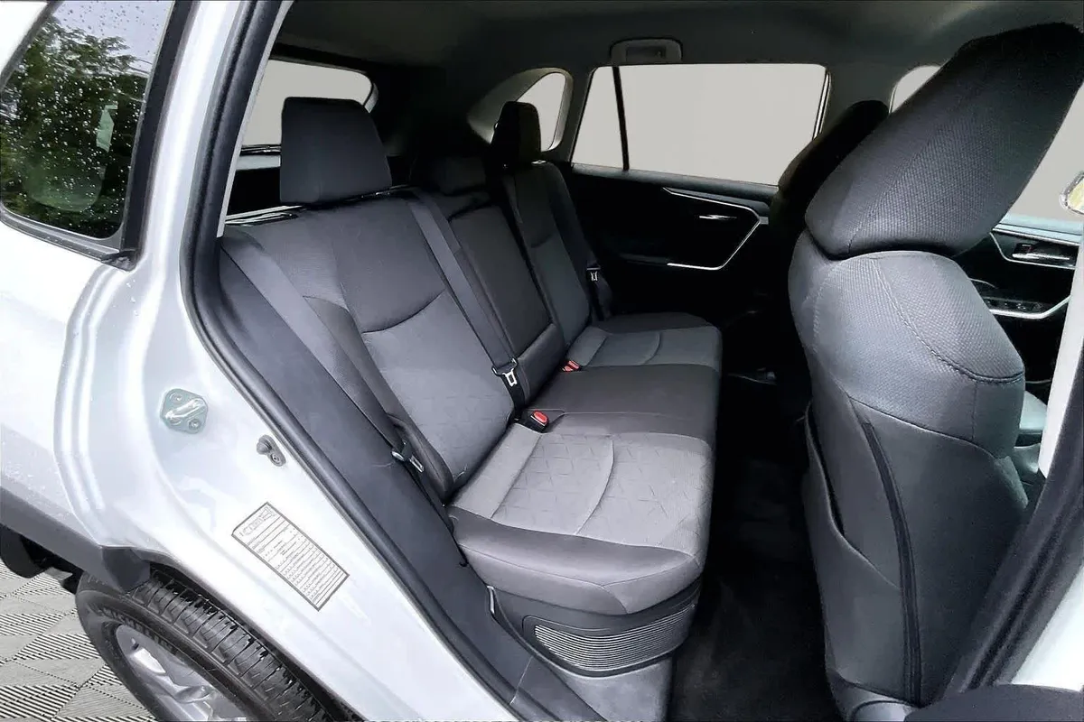 2025 Toyota RAV4 Hybrid XLE thumbnail 20